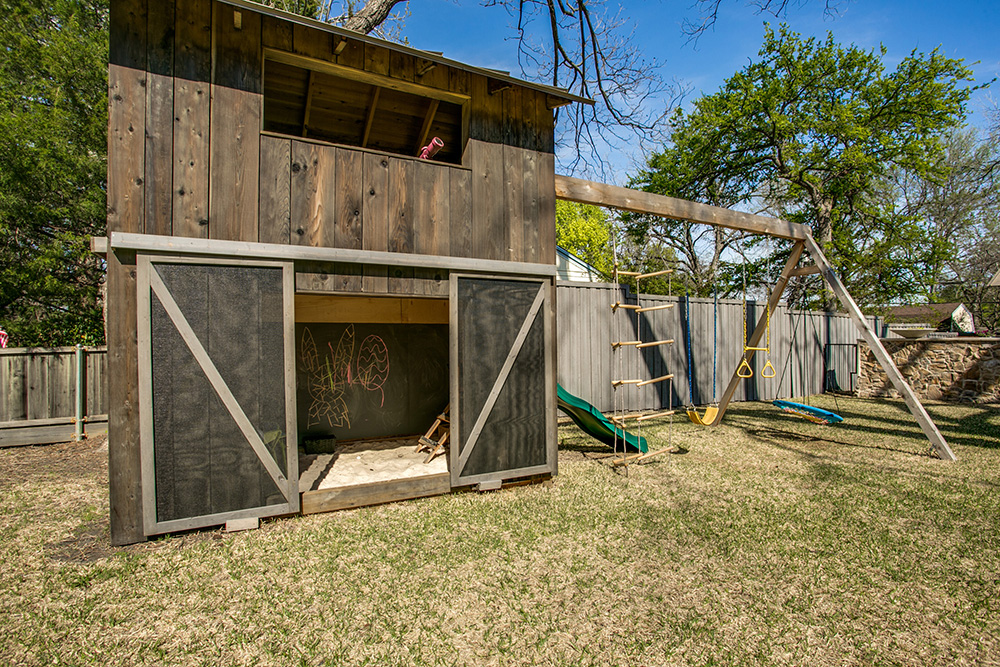 Rustic playhouse at a farmhouse in Dallas
